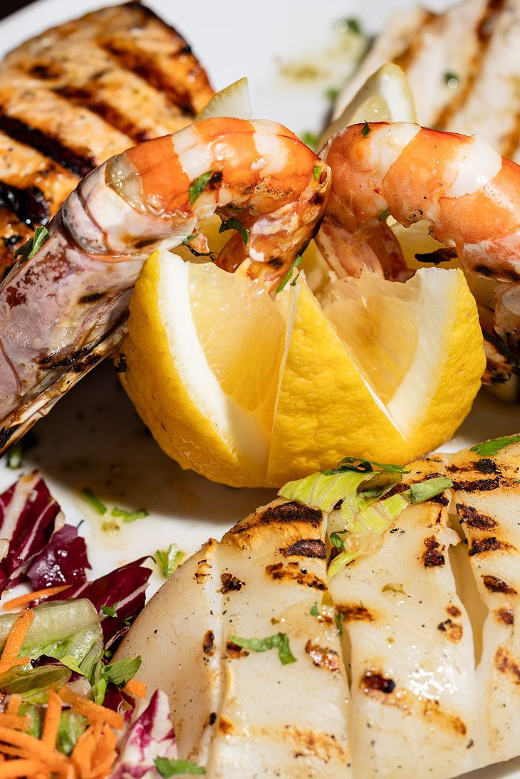 Grigliata di gamberoni e totano con limone