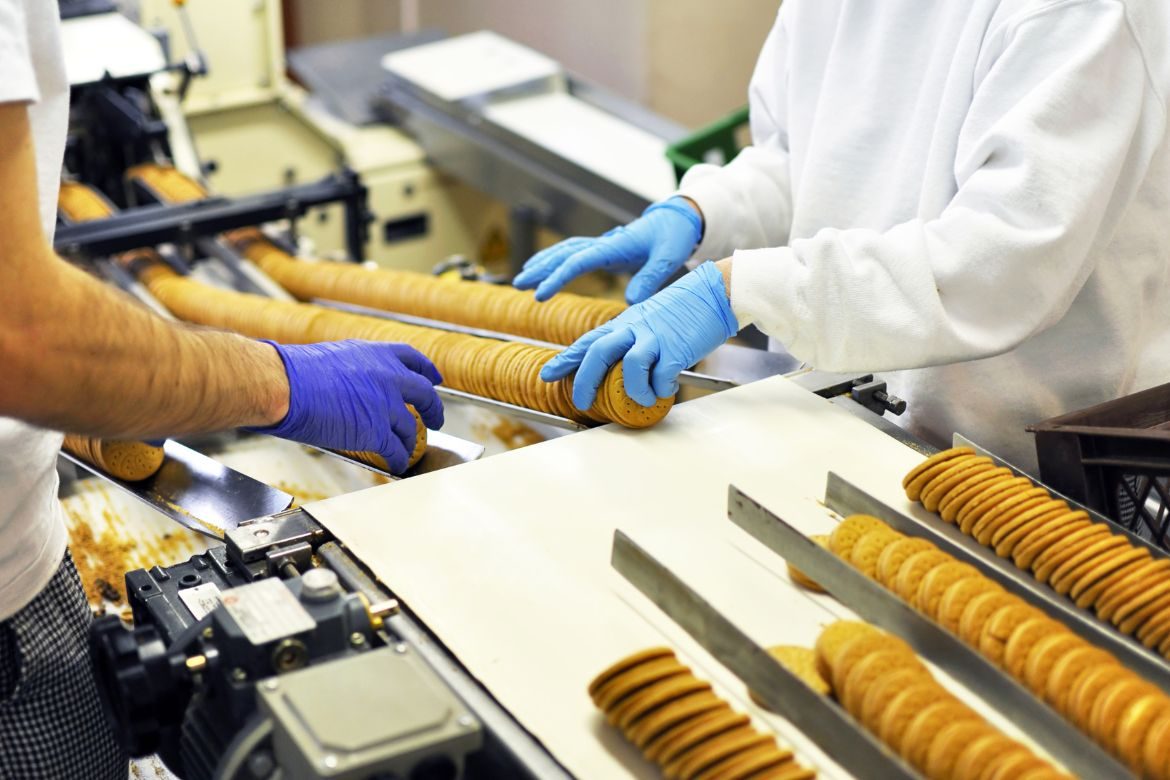inea automatizzata di movimentazione e confezionamento biscotti con elevati standard igienici nell'industria dolciaria